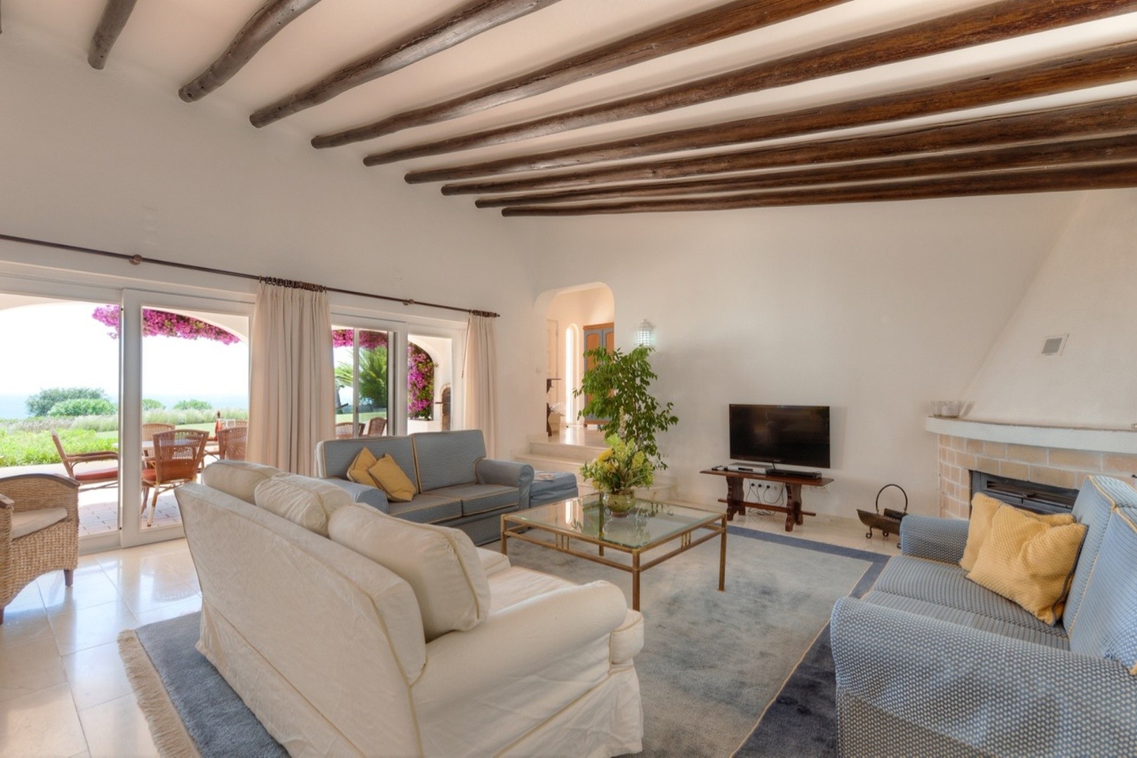 Casa Lydia l Ground-floor villa with a large garden by the sea
