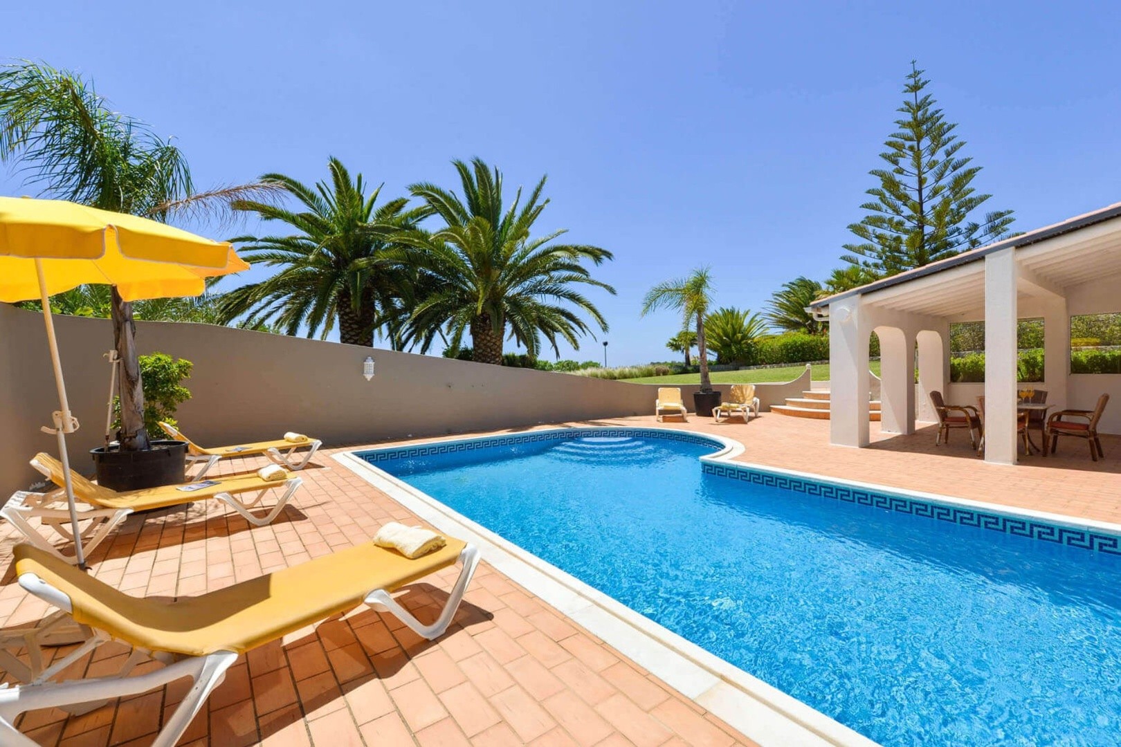 Casa Lydia l Ground-floor villa with a large garden by the sea