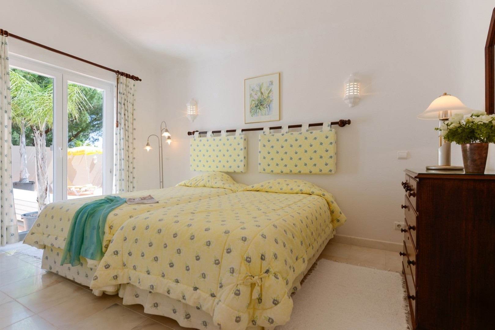 Casa Lydia l Ground-floor villa with a large garden by the sea