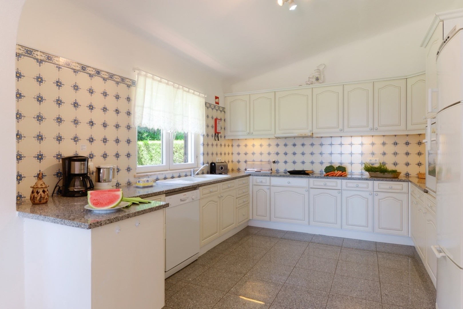 Casa Lydia l Ground-floor villa with a large garden by the sea