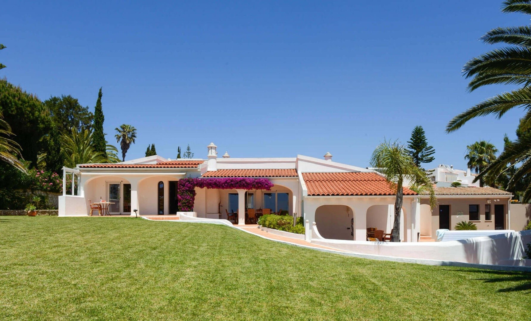 Casa Lydia l Ground-floor villa with a large garden by the sea