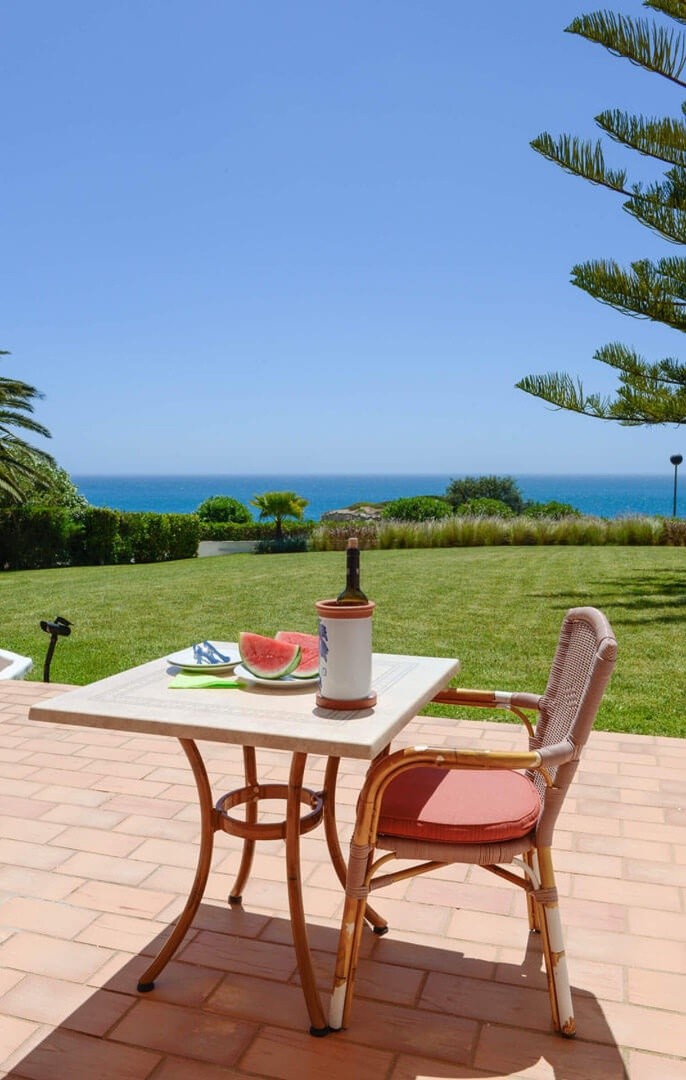 Casa Lydia l Ground-floor villa with a large garden by the sea
