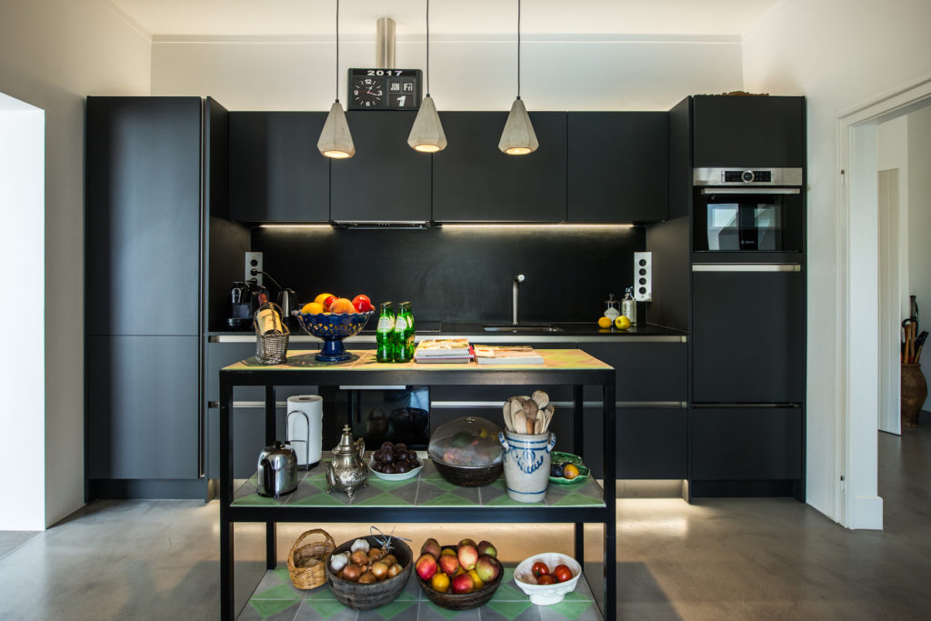 Casa Bonton l Urban-designed townhouse met ommuurde tropische tuin