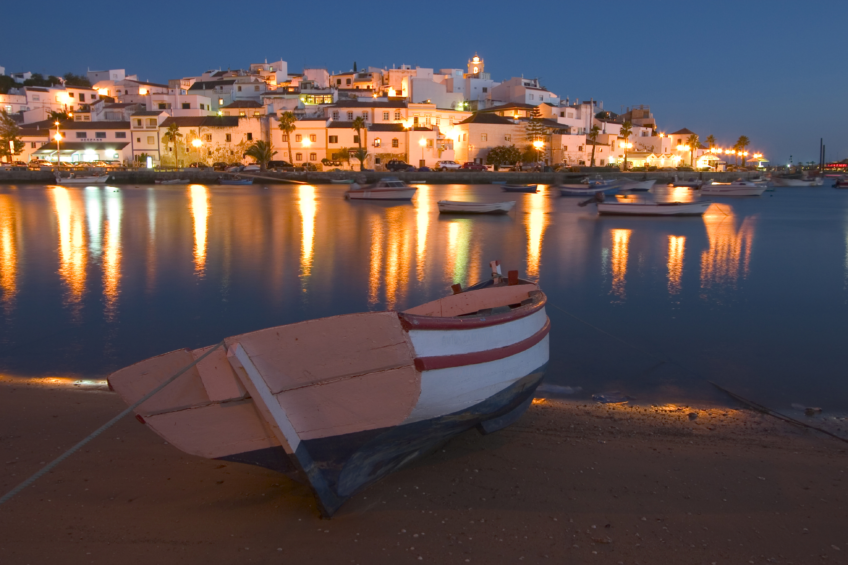 Beach Apartment Ferragudo l Comfortabel appartement met ruim dakterras gelegen in een Portugees vissersdorp
