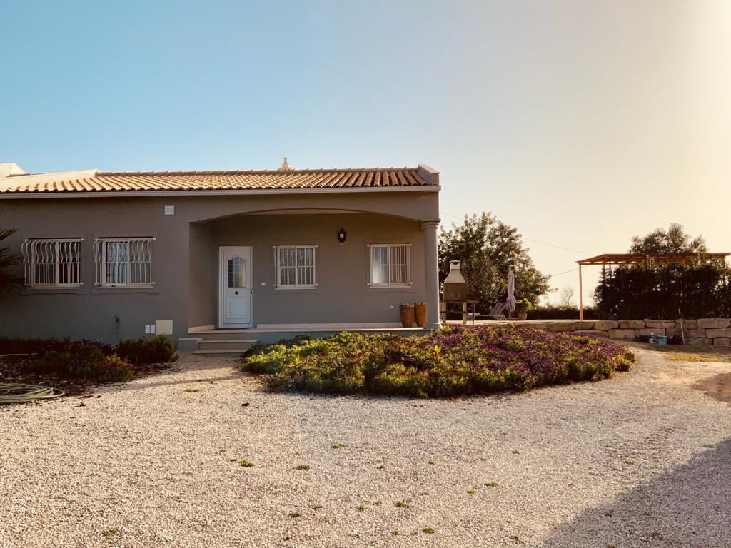Villa do Auro l Sunny terrace with a large pool and beautiful views