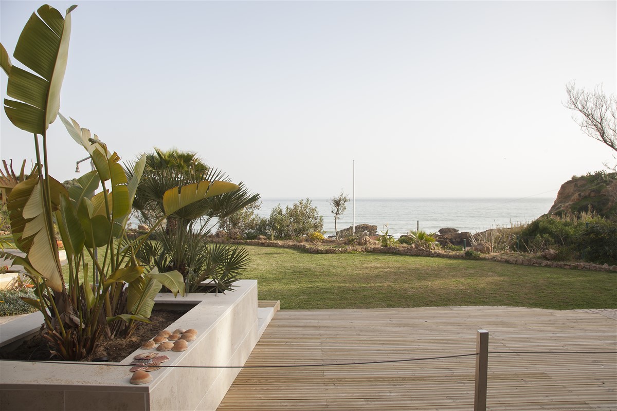 Strandhuis Albufeira l Comfort met fenomenaal uitzicht over de tuin en de Atlantische Oceaan