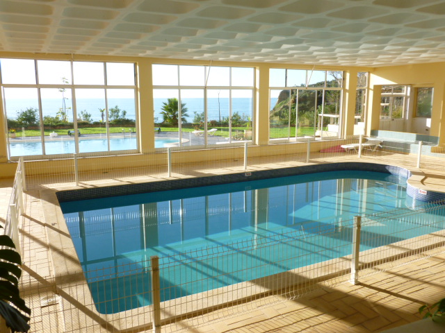 Strandhuis Albufeira l Comfort met fenomenaal uitzicht over de tuin en de Atlantische Oceaan