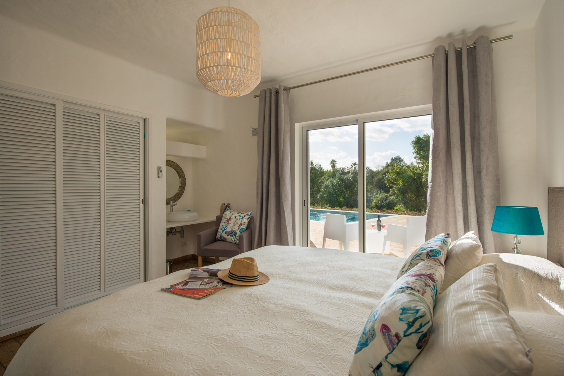 Villa Vittore l Playfully and warmly decorated villa with breathtaking views