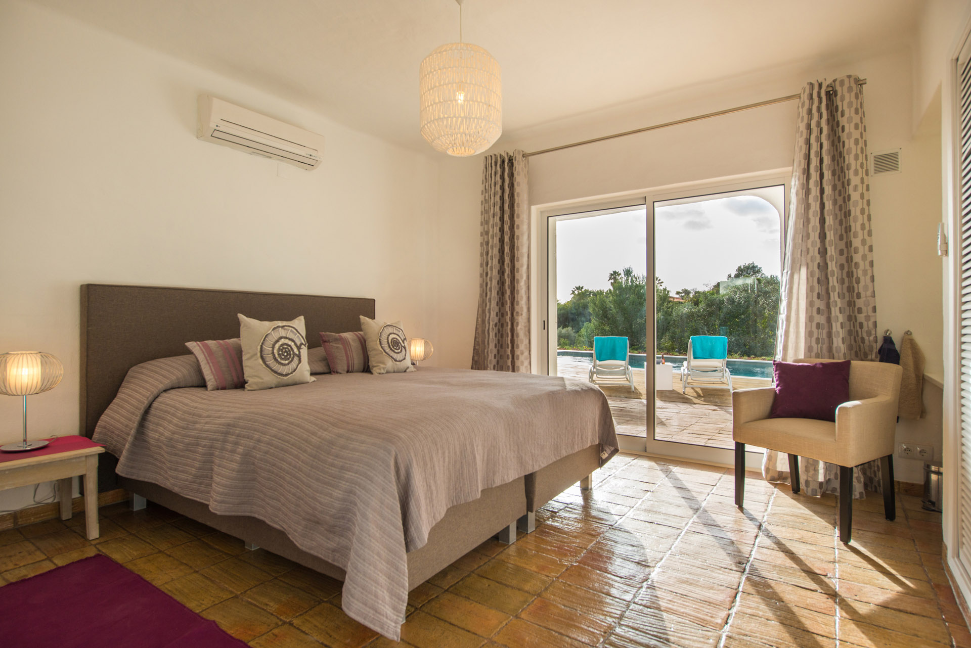 Villa Vittore l Playfully and warmly decorated villa with breathtaking views
