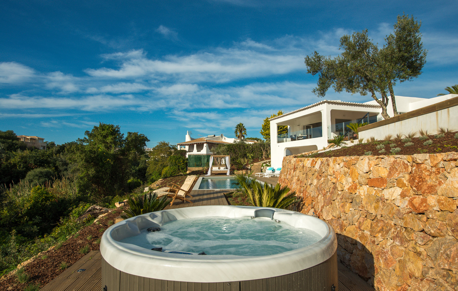 Villa Vittore l Playfully and warmly decorated villa with breathtaking views