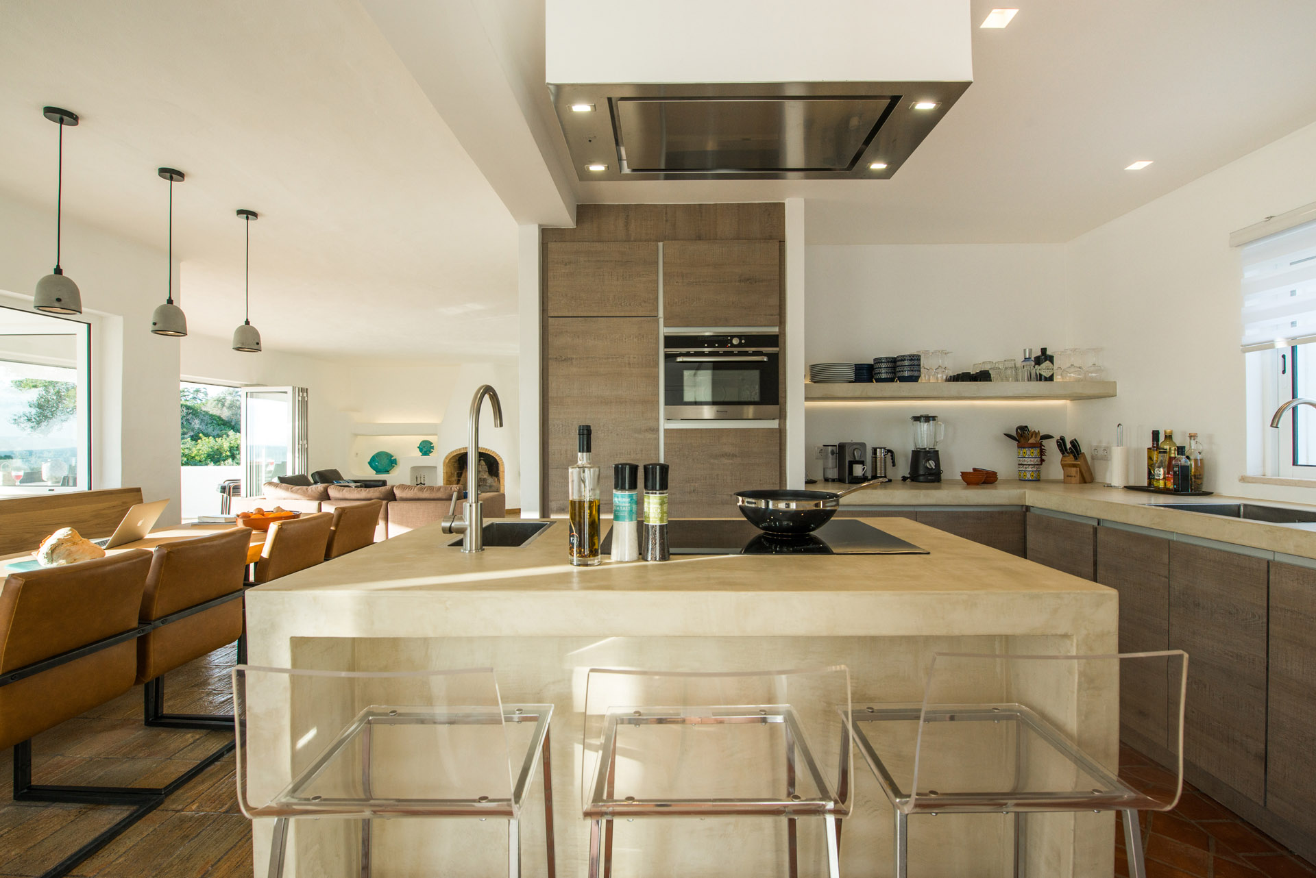 Villa Vittore l Playfully and warmly decorated villa with breathtaking views