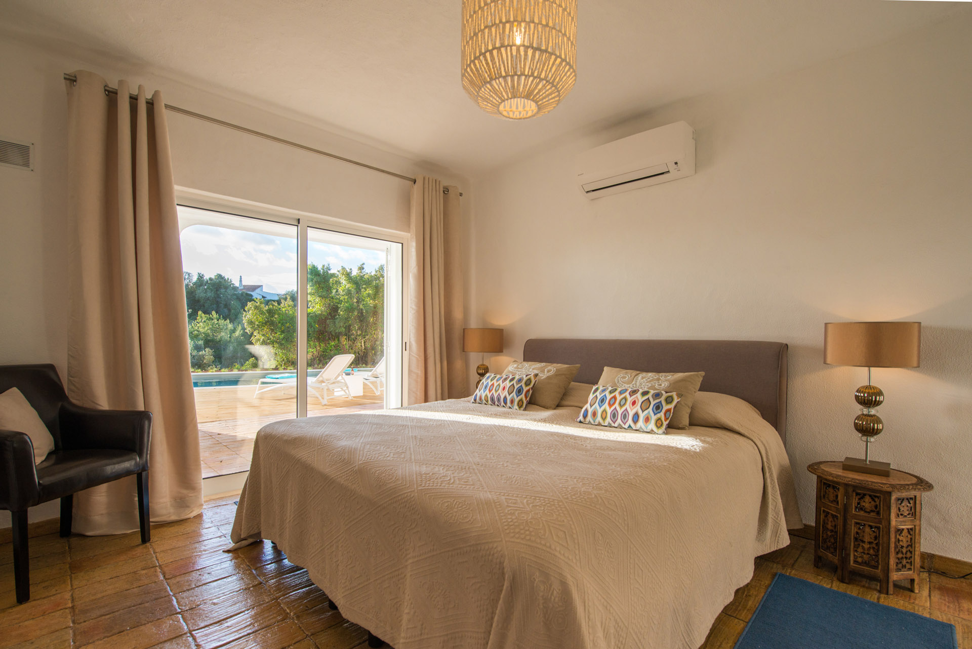 Villa Vittore l Playfully and warmly decorated villa with breathtaking views