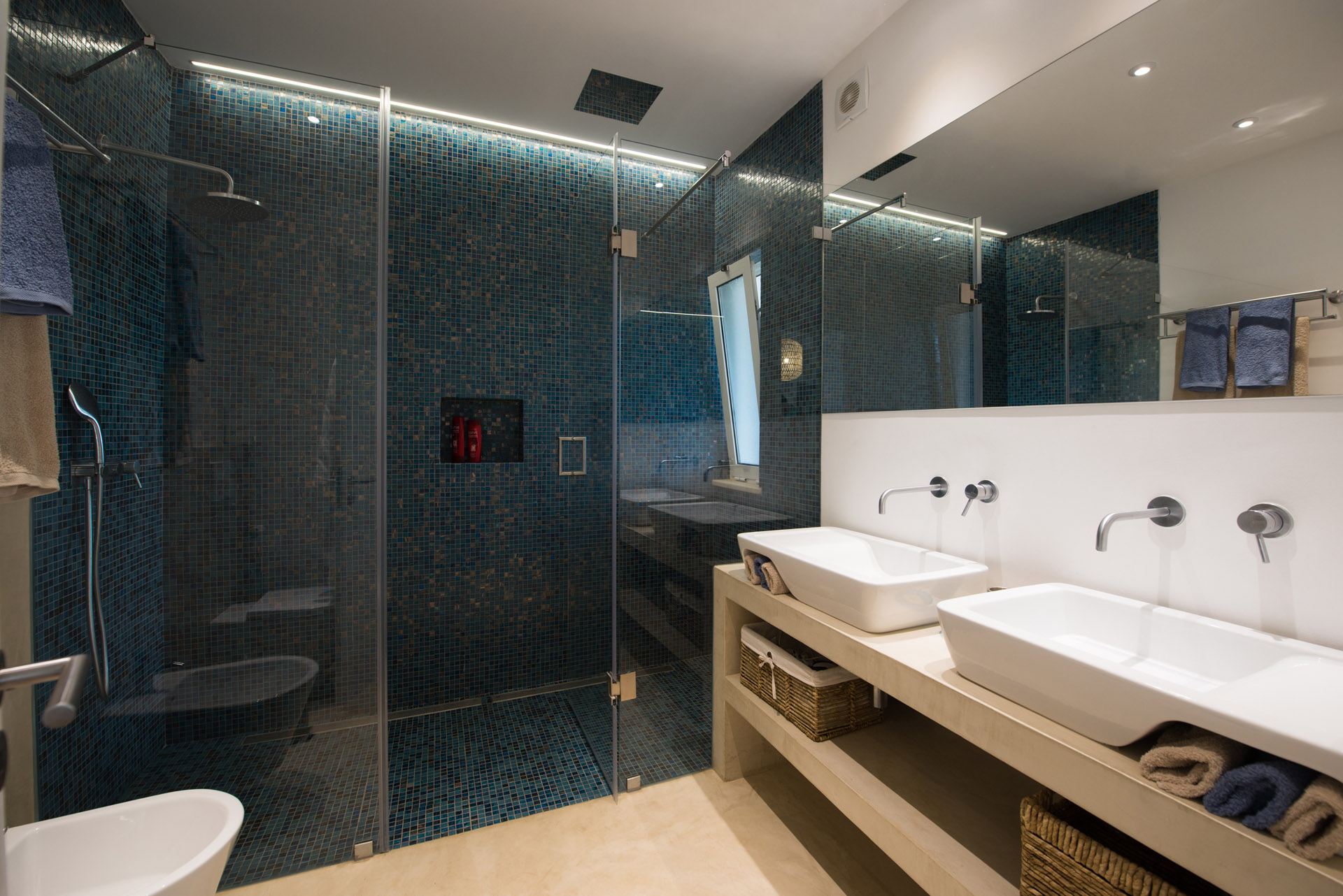 Villa Vittore l Playfully and warmly decorated villa with breathtaking views