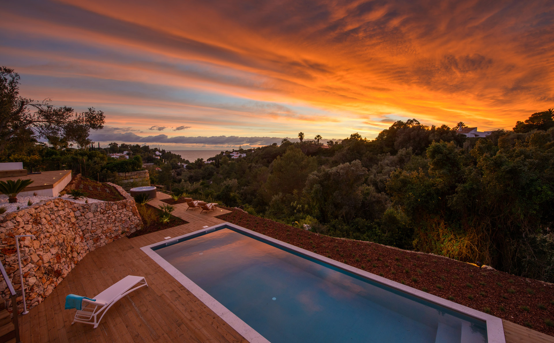 Villa Vittore l Playfully and warmly decorated villa with breathtaking views