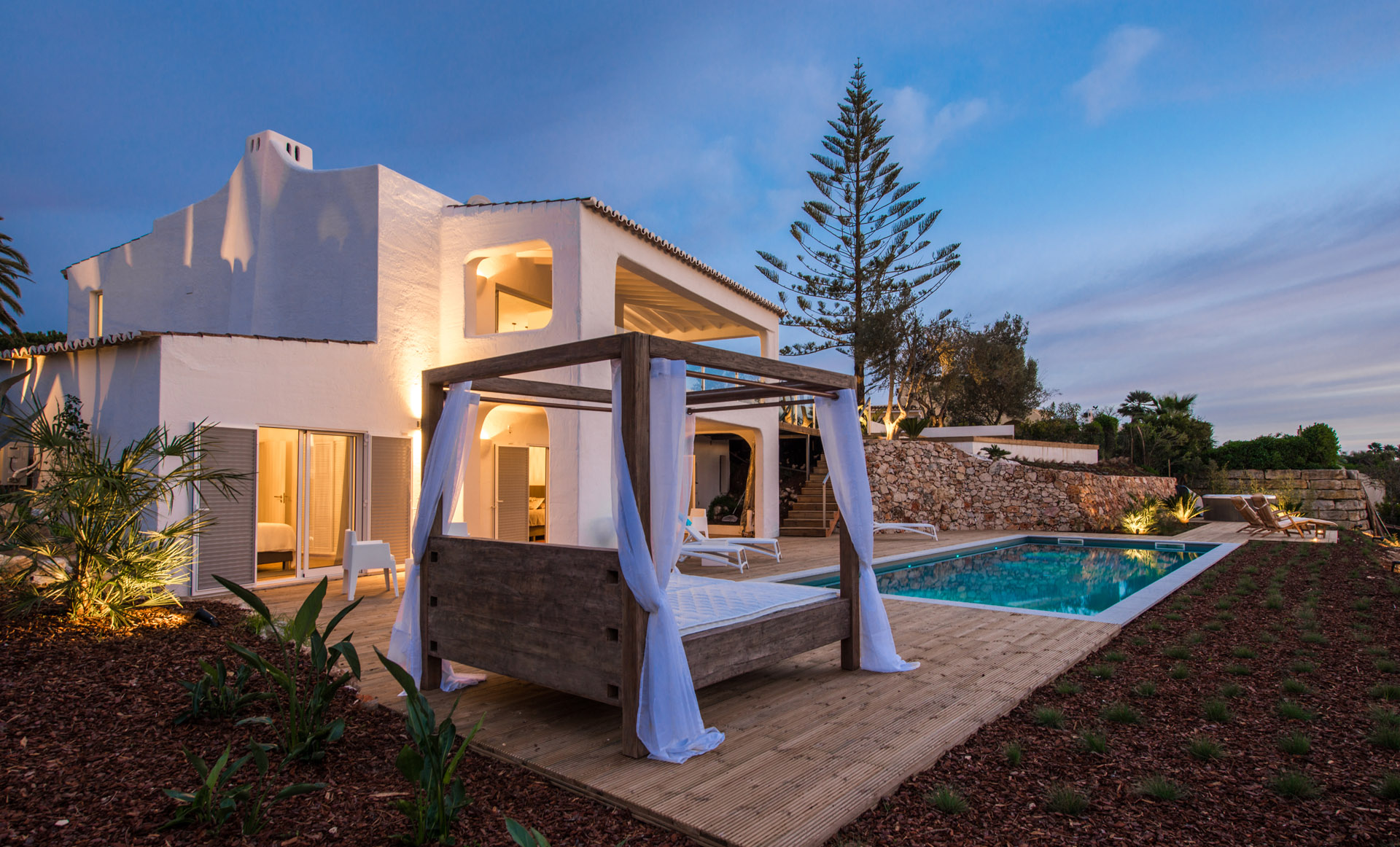 Villa Vittore l Playfully and warmly decorated villa with breathtaking views