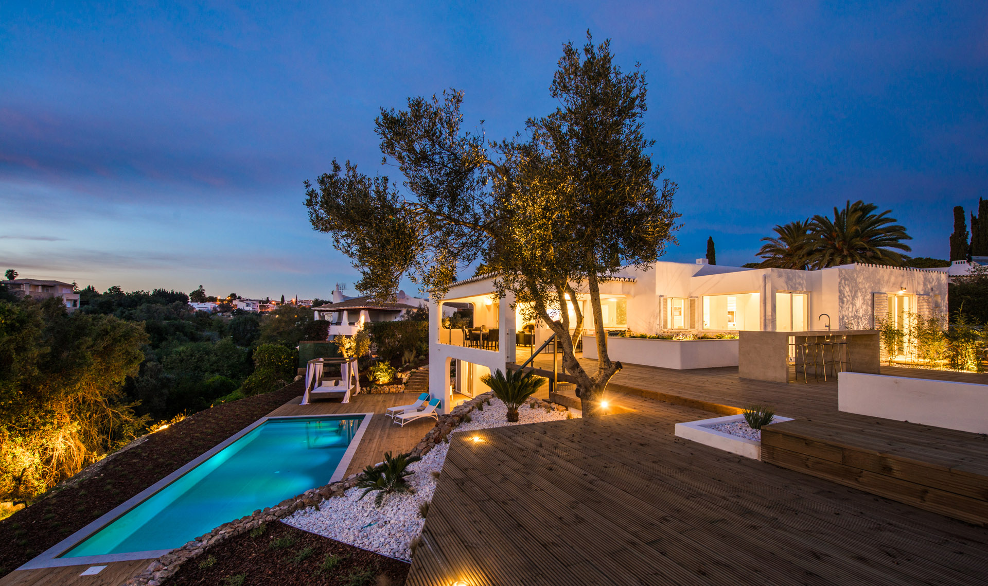 Villa Vittore l Playfully and warmly decorated villa with breathtaking views