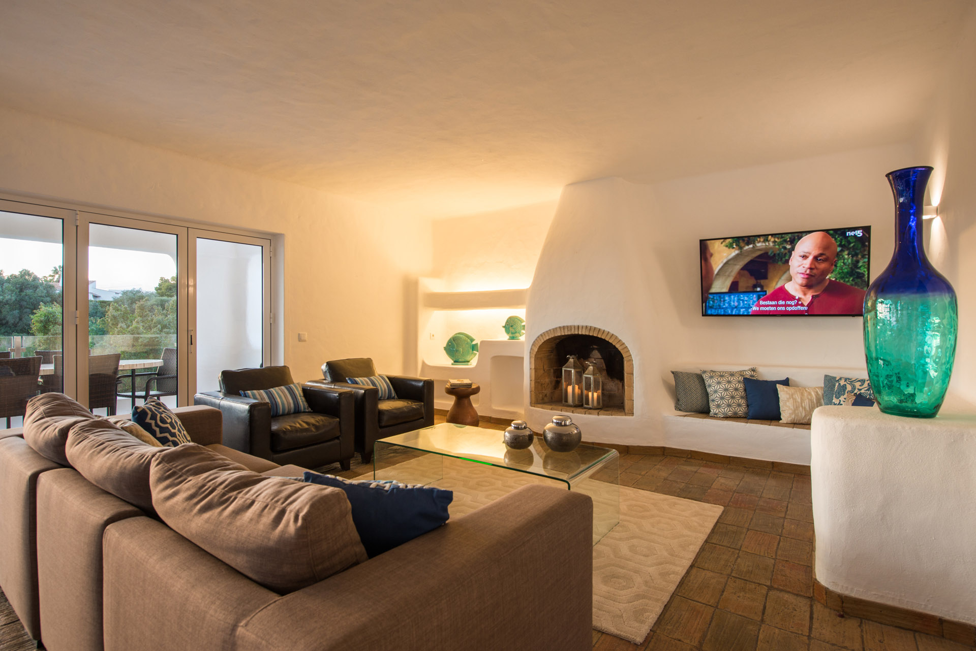 Villa Vittore l Playfully and warmly decorated villa with breathtaking views