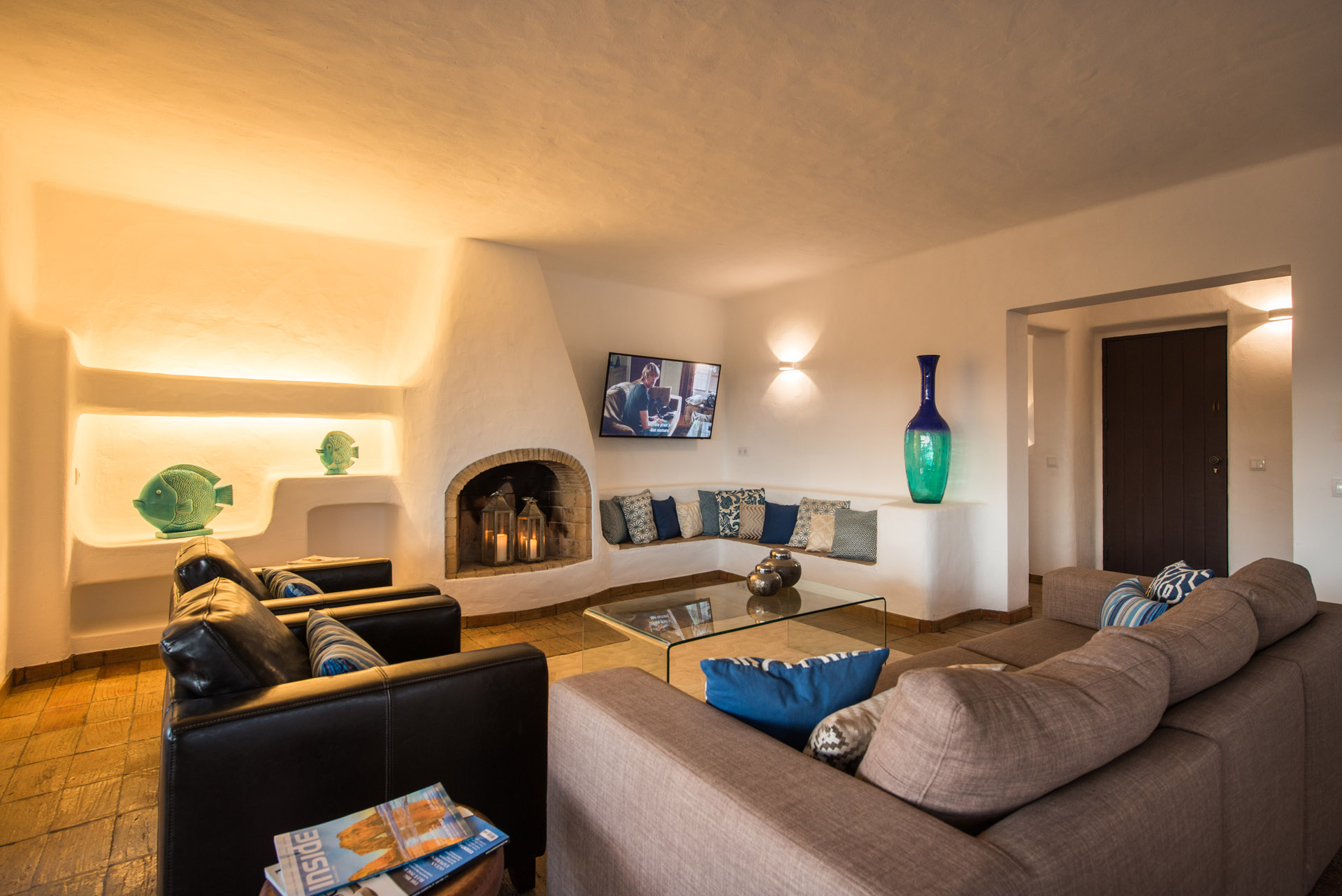Villa Vittore l Playfully and warmly decorated villa with breathtaking views
