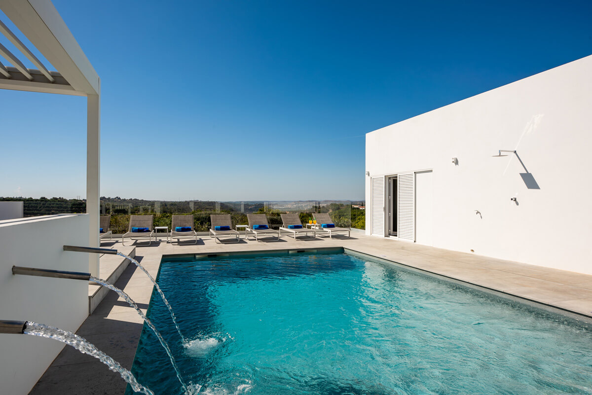 Villa Laranja l Modern en zeer comfortabel ingerichte villa, gelegen in het groene heuvellandschap