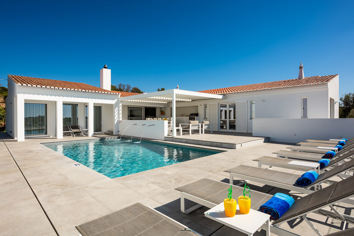 Villa Laranja l Modern en zeer comfortabel ingerichte villa, gelegen in het groene heuvellandschap