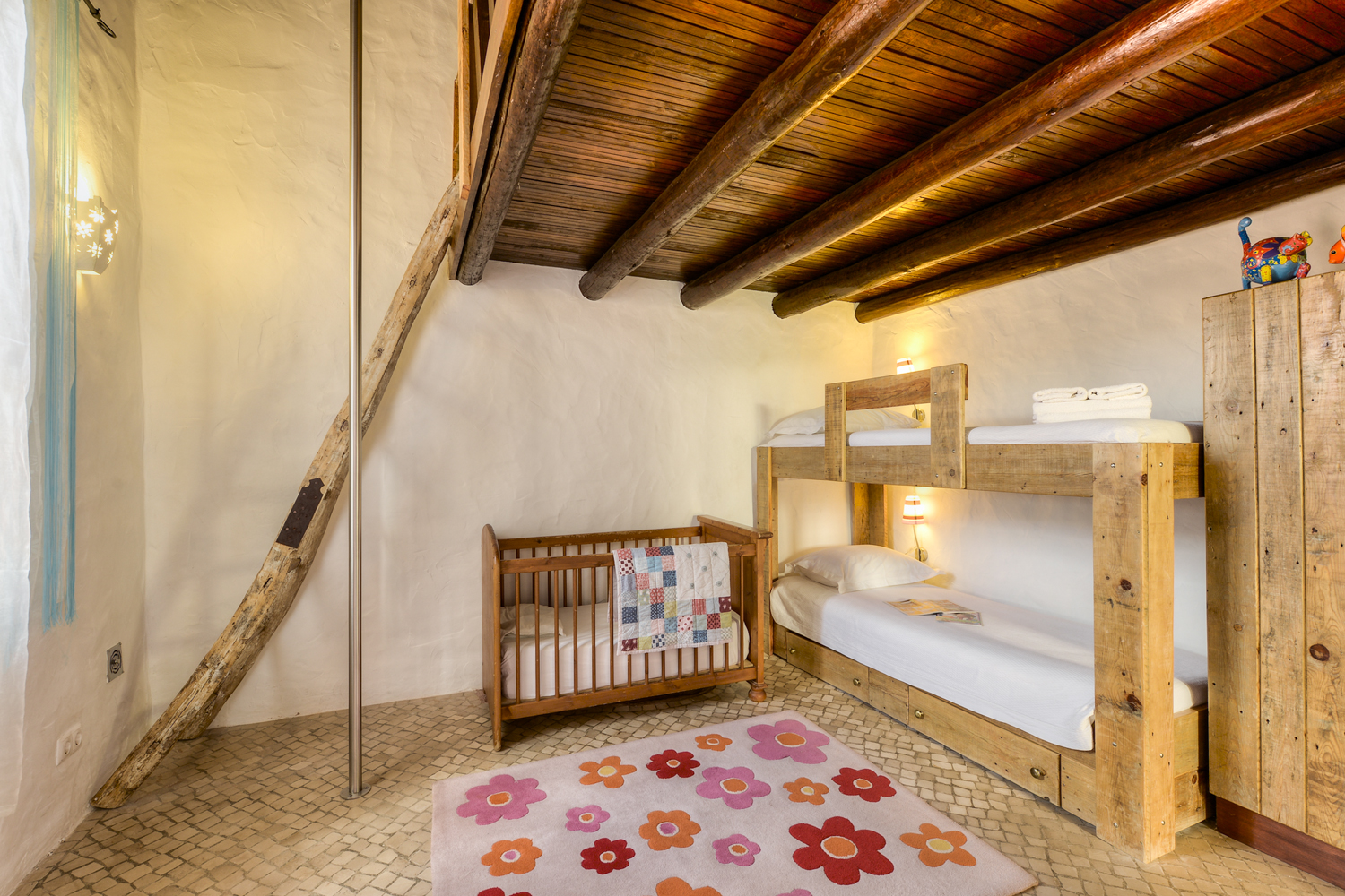 Quinta Pedra | Authentic and atmospherically furnished villa surrounded by greenery