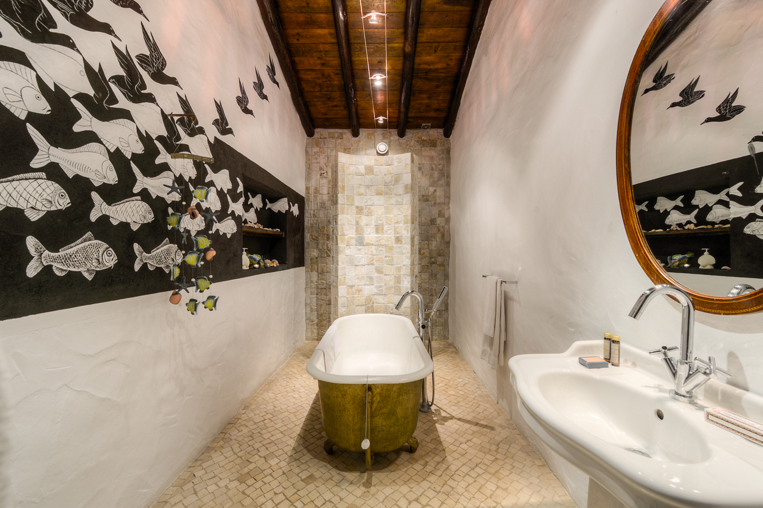 Quinta Pedra | Authentic and atmospherically furnished villa surrounded by greenery