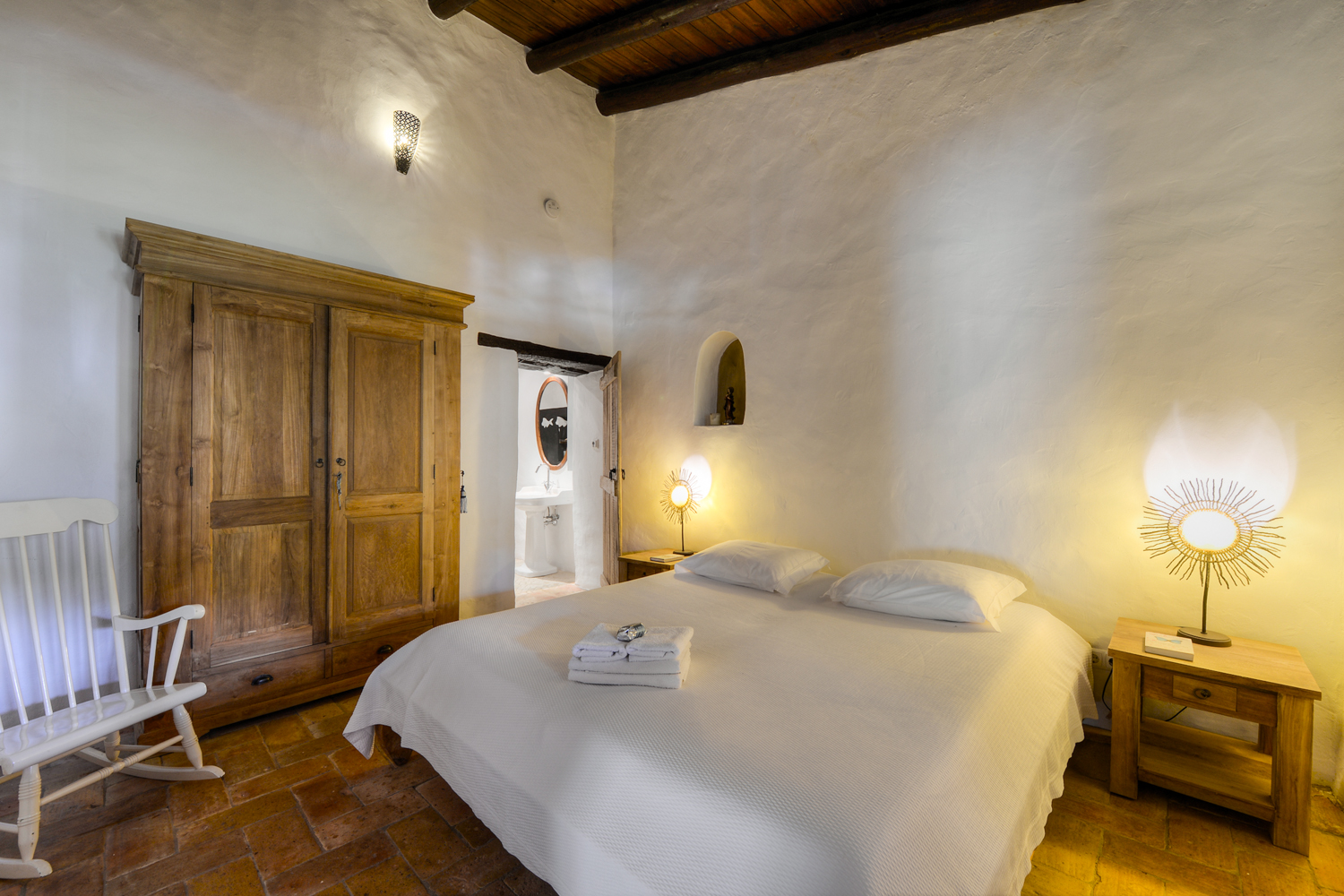 Quinta Pedra | Authentic and atmospherically furnished villa surrounded by greenery