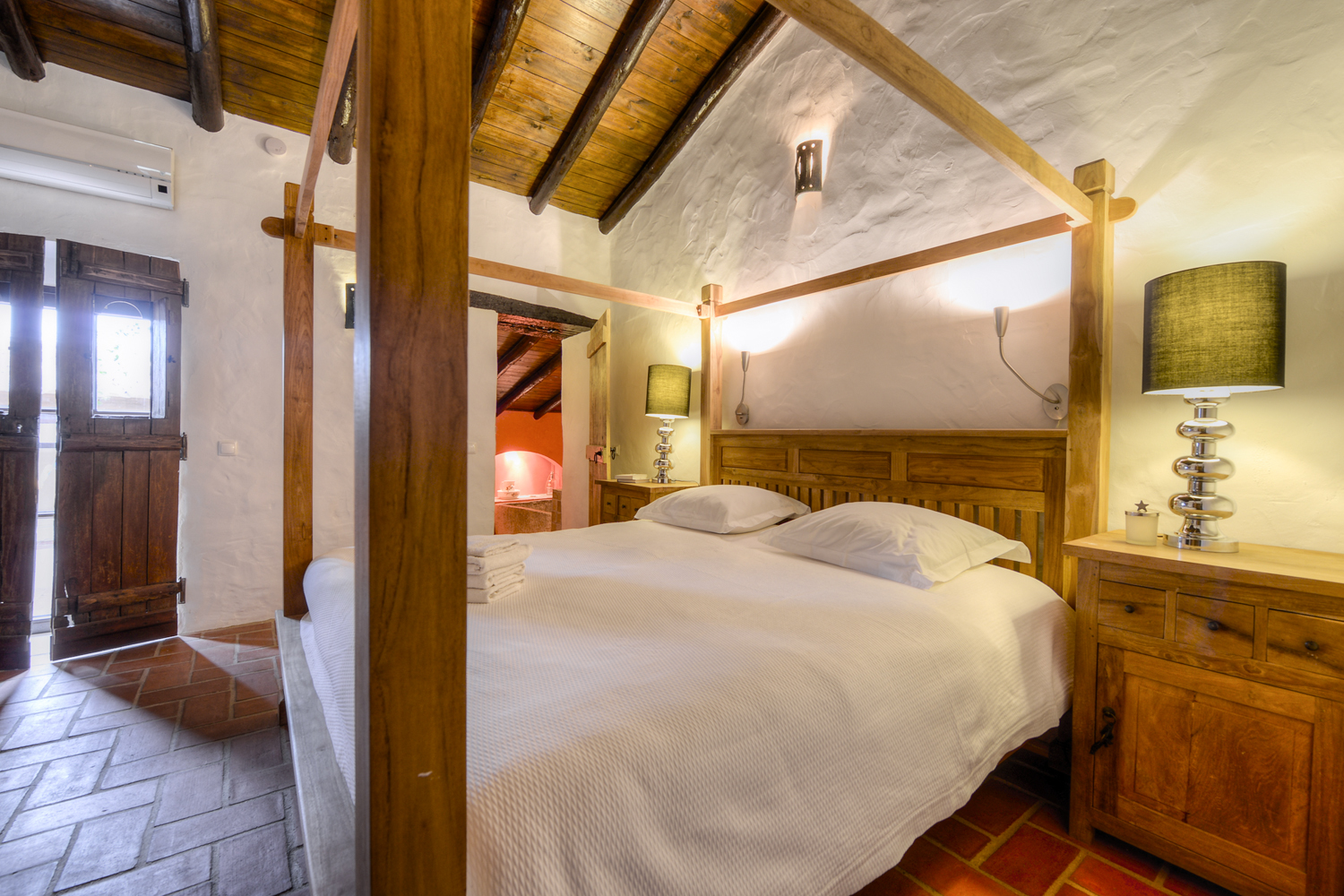 Quinta Pedra | Authentic and atmospherically furnished villa surrounded by greenery