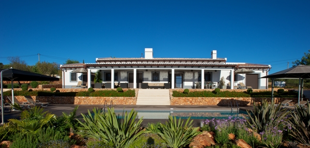 Quinta Vale da Vila l Rural setting with a luxury outdoor kitchen and lovely outdoor spaces
