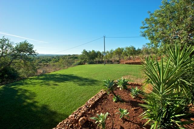 Quinta Vale da Vila l Rural setting with a luxury outdoor kitchen and lovely outdoor spaces