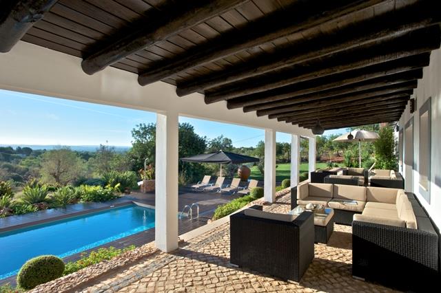 Quinta Vale da Vila l Rural setting with a luxury outdoor kitchen and lovely outdoor spaces