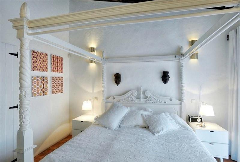 Quinta Vale da Vila l Rural setting with a luxury outdoor kitchen and lovely outdoor spaces