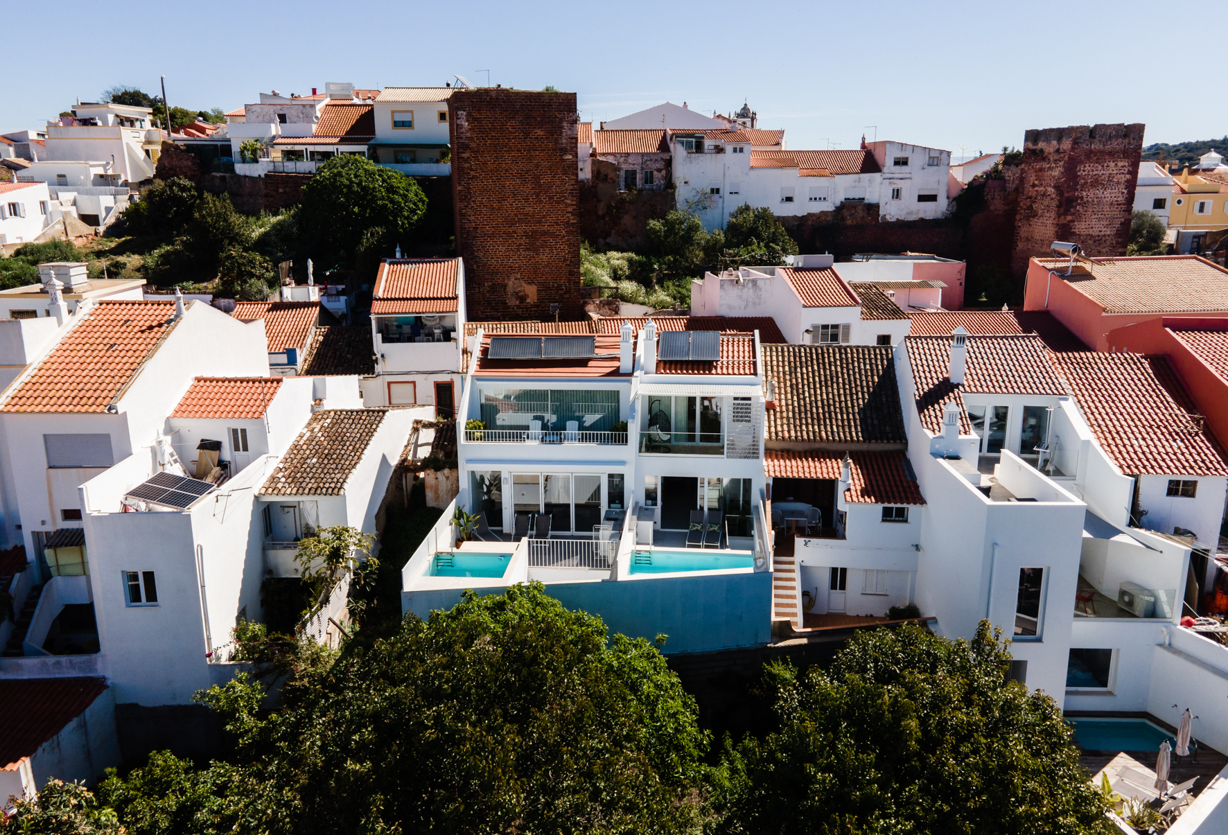 Casa Nova l Moderne townhouse met traditionele elementen en plunge pool