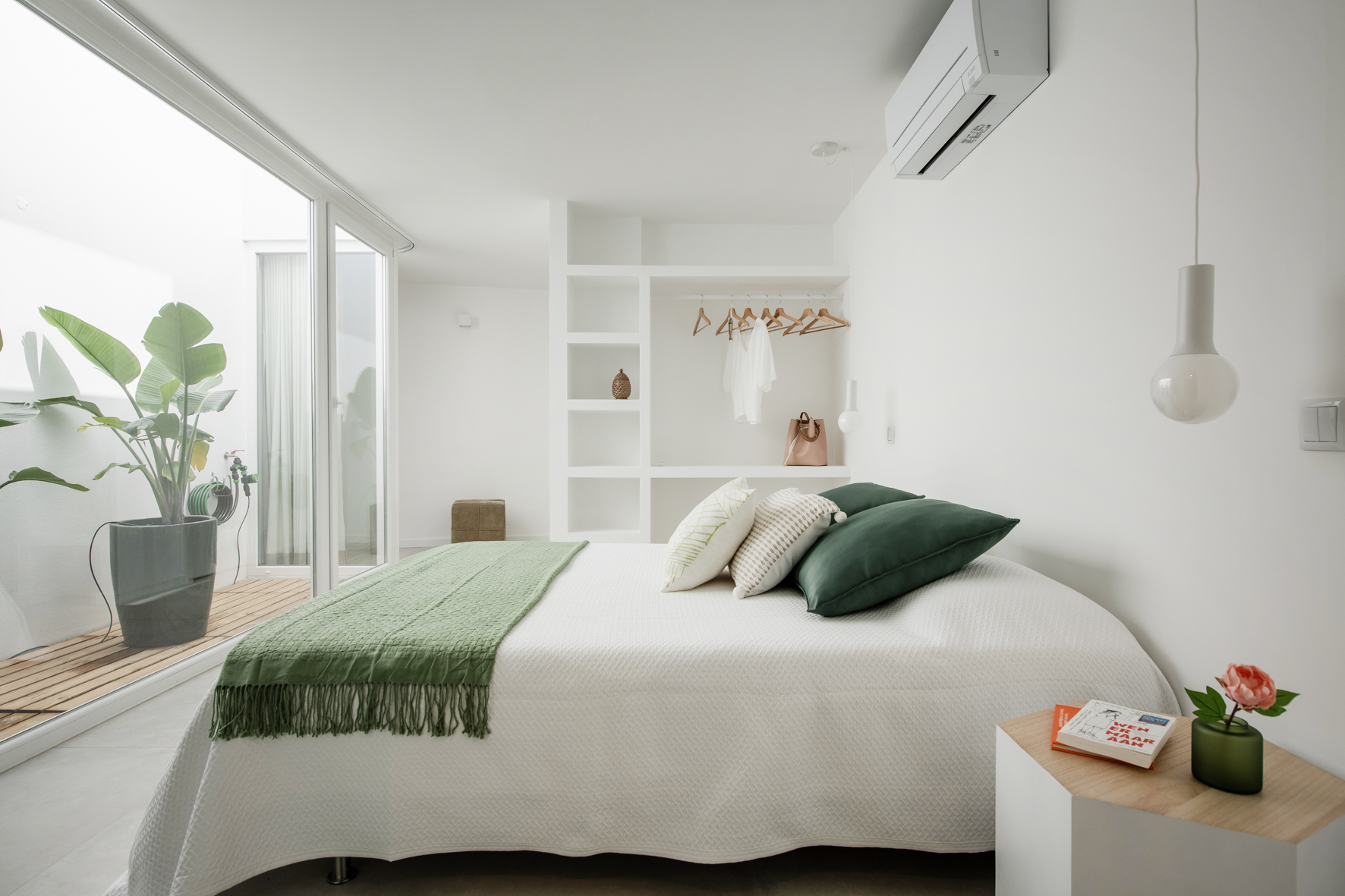 Casa Nova l Moderne townhouse met traditionele elementen en plunge pool