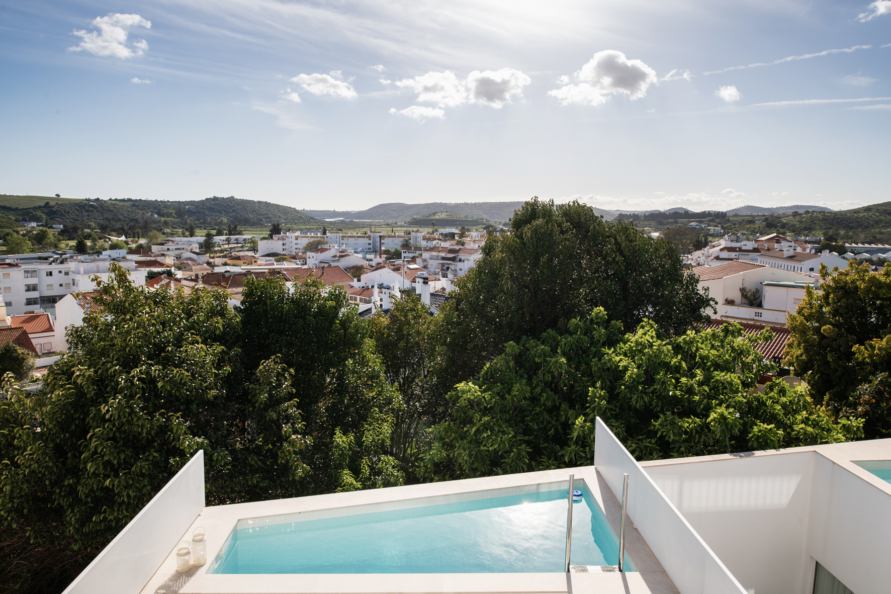 Casa Nova l Moderne townhouse met traditionele elementen en plunge pool