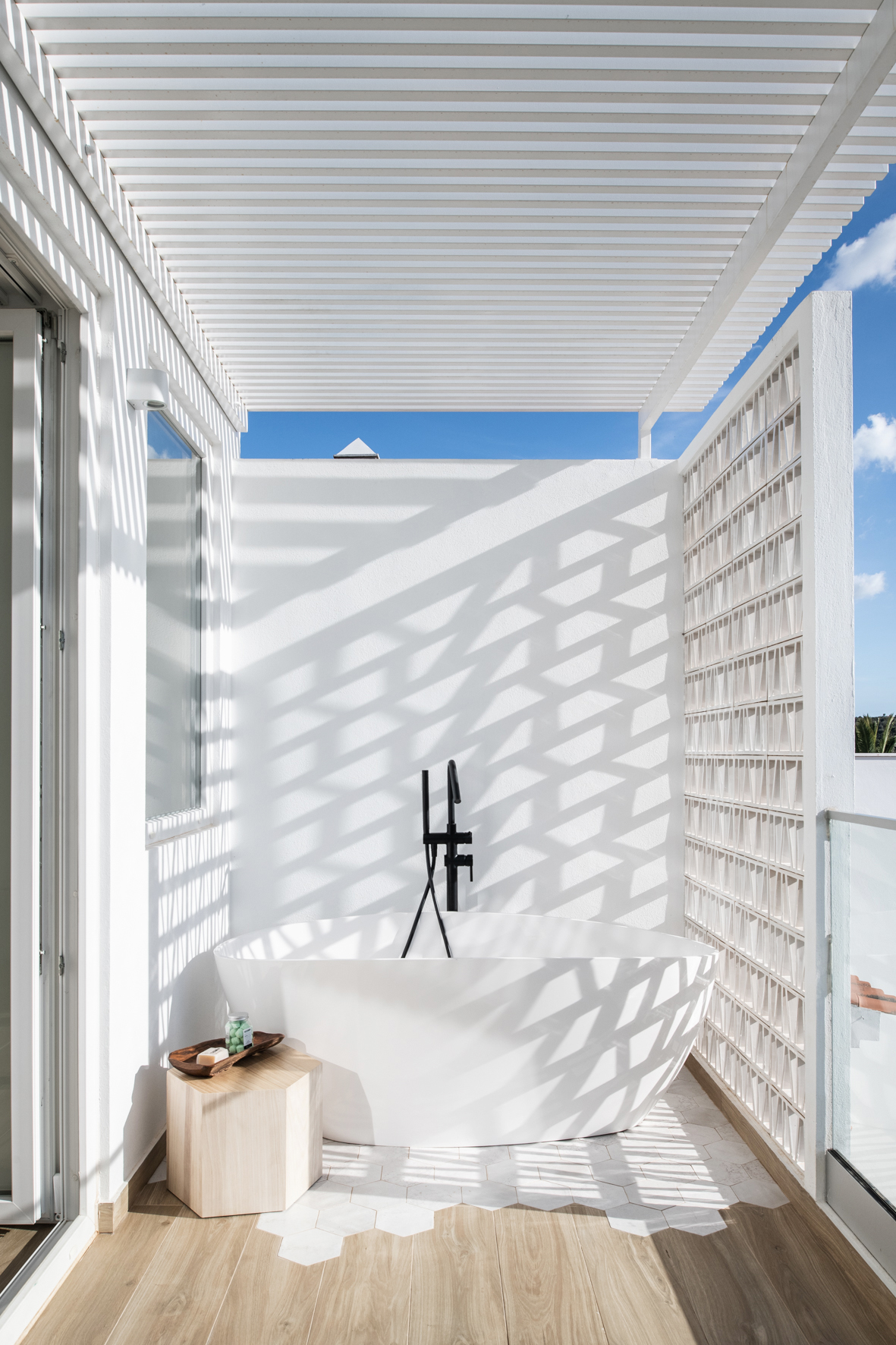 Casa Nova l Moderne townhouse met traditionele elementen en plunge pool