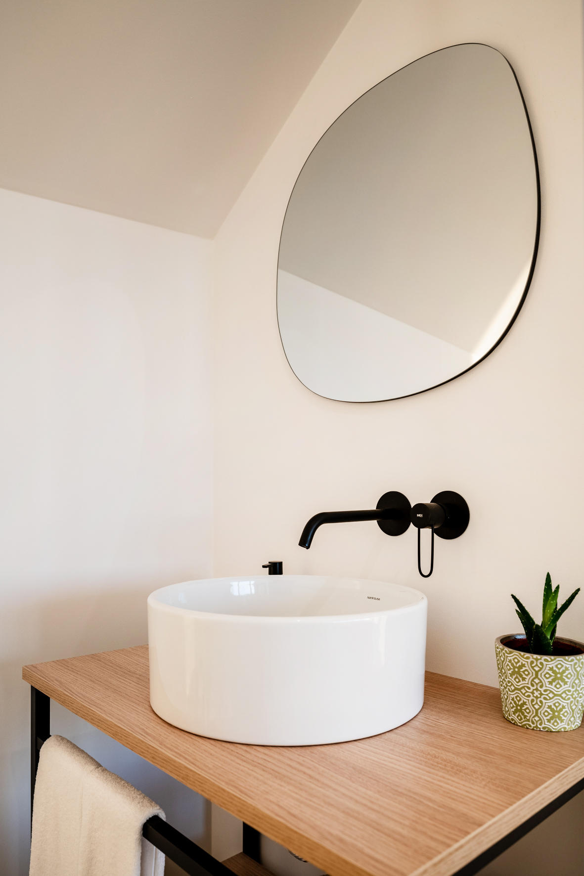 Casa Nova l Moderne townhouse met traditionele elementen en plunge pool