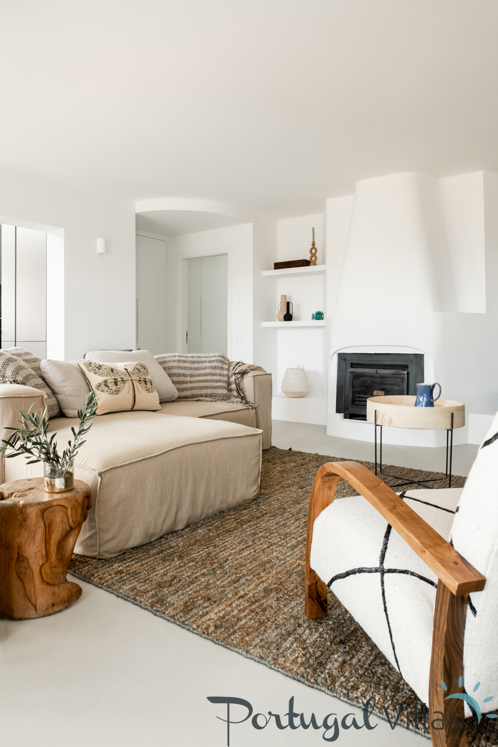 Casa Andorinha l A beautiful mix of light tones and a warm ambiance