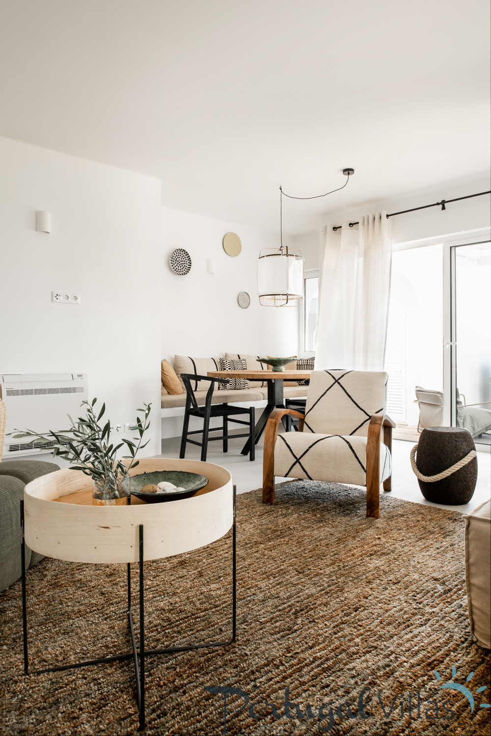 Casa Andorinha l A beautiful mix of light tones and a warm ambiance