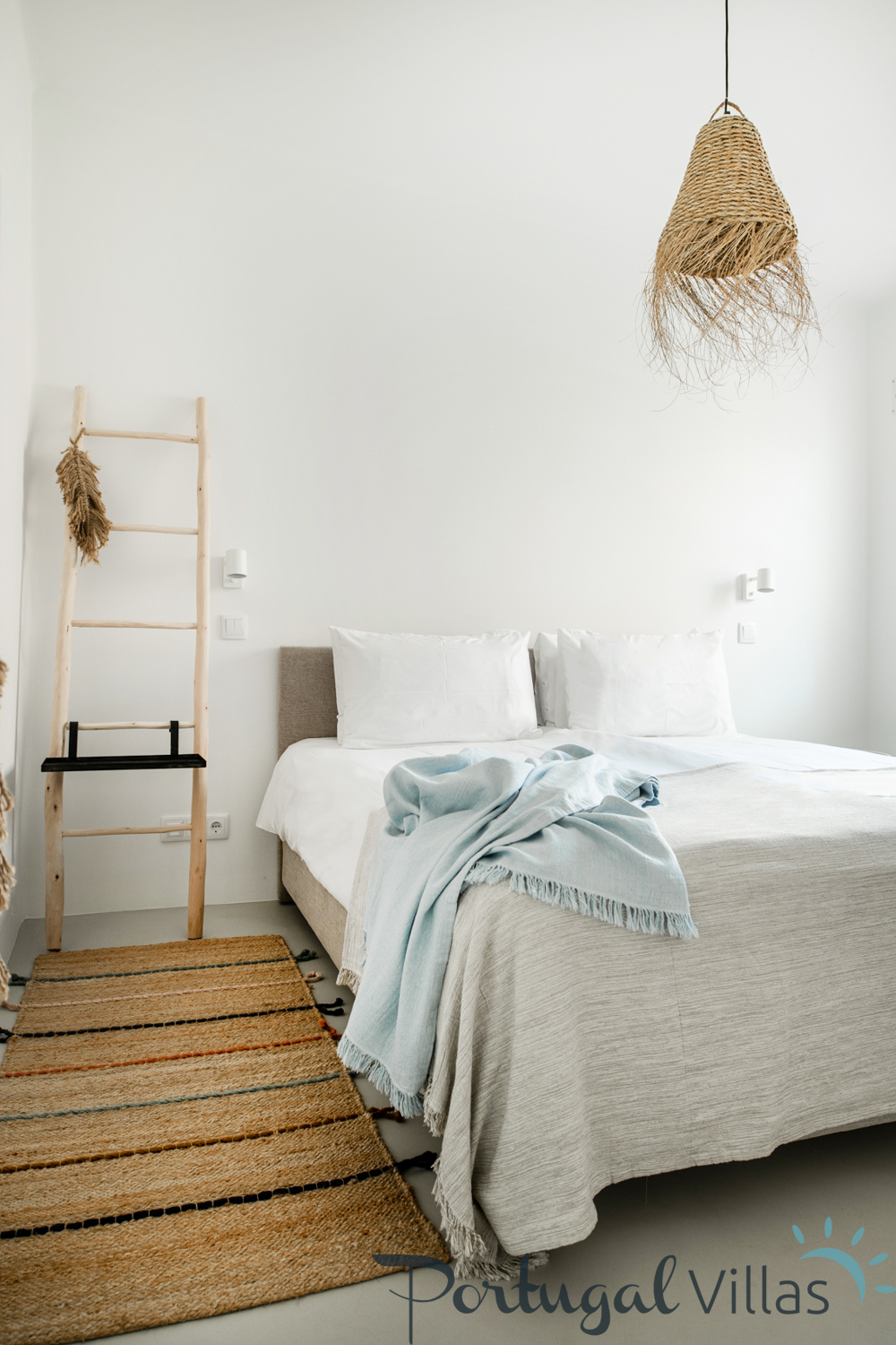 Casa Andorinha l A beautiful mix of light tones and a warm ambiance