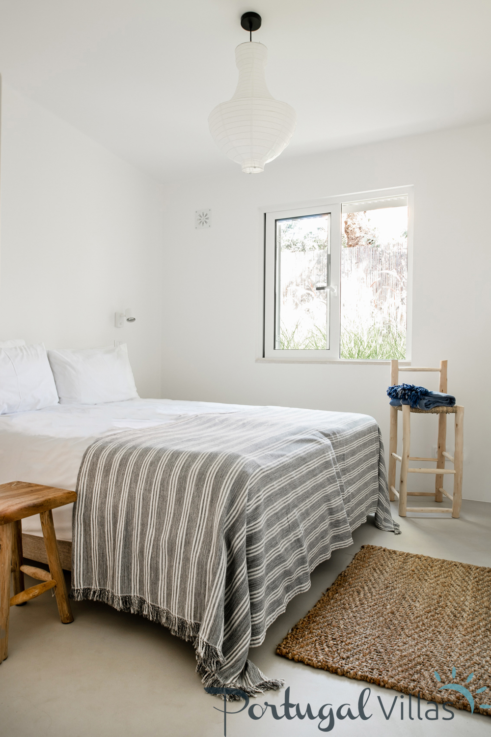 Casa Andorinha l A beautiful mix of light tones and a warm ambiance