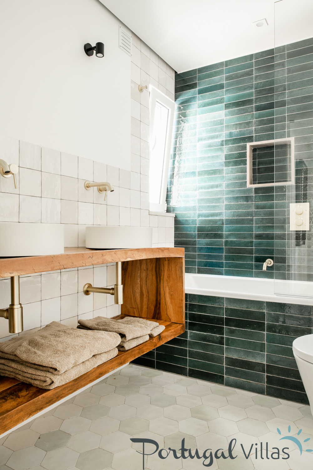 Casa Andorinha l A beautiful mix of light tones and a warm ambiance