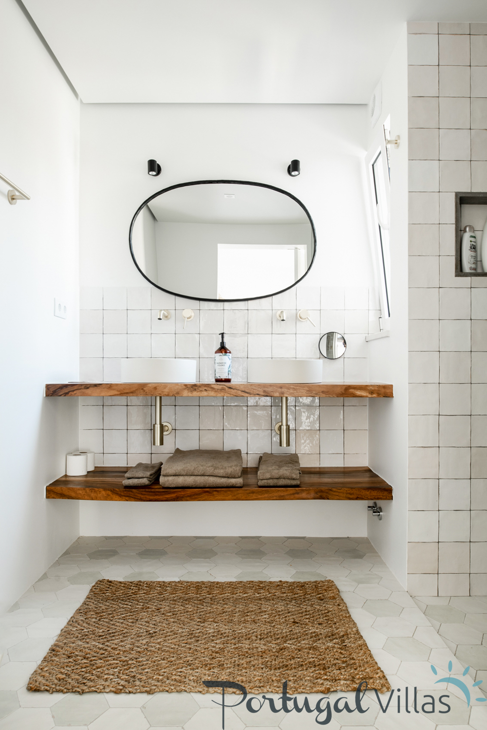 Casa Andorinha l A beautiful mix of light tones and a warm ambiance