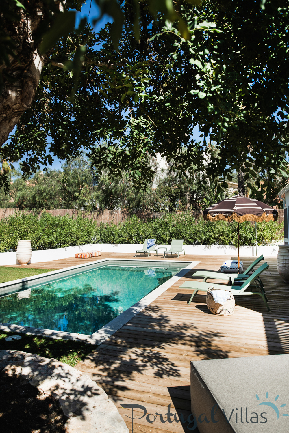 Casa Andorinha l A beautiful mix of light tones and a warm ambiance